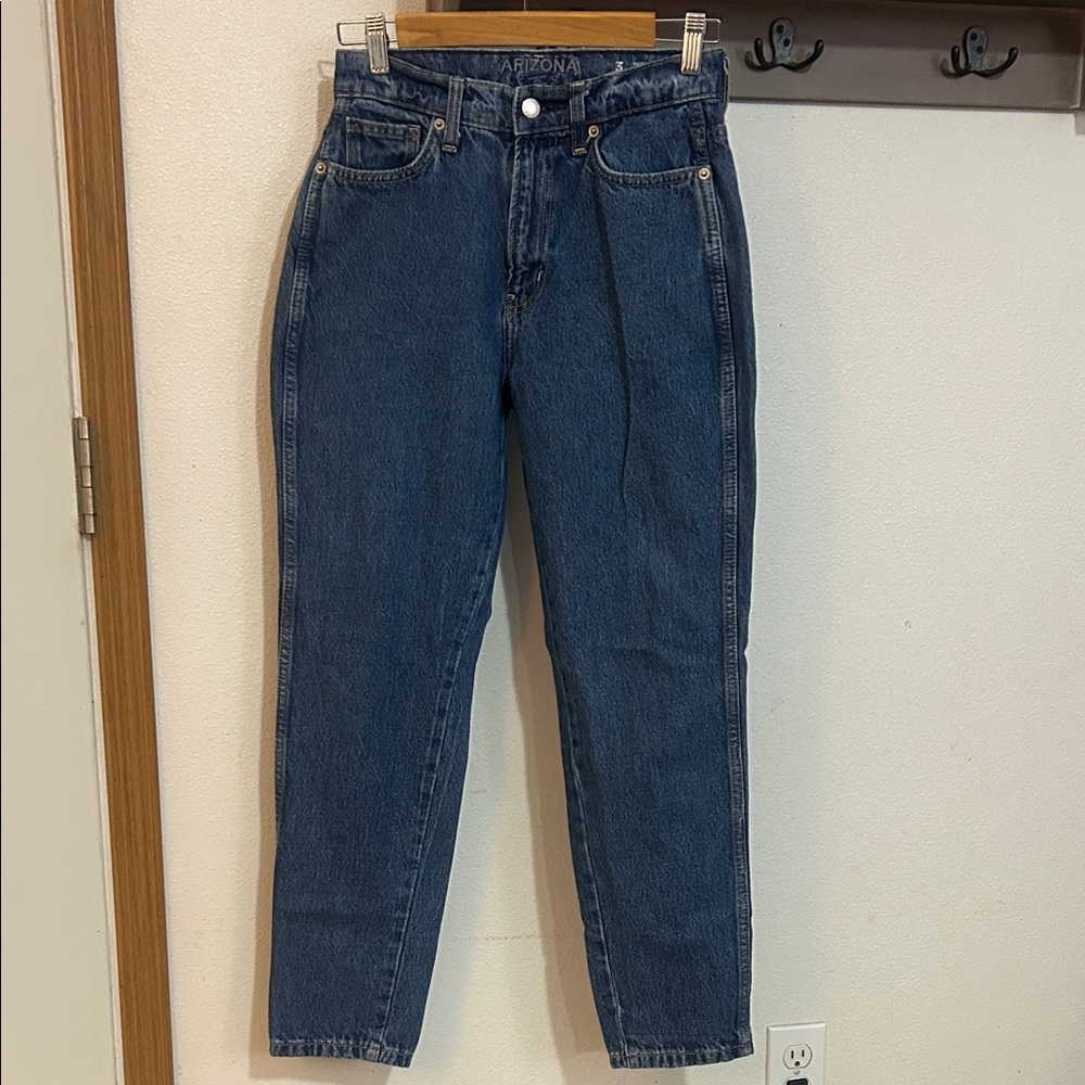 Arizona Jean Co Classic Blue, highest rise mom Jean,, Str. Leg Jeans, size 3